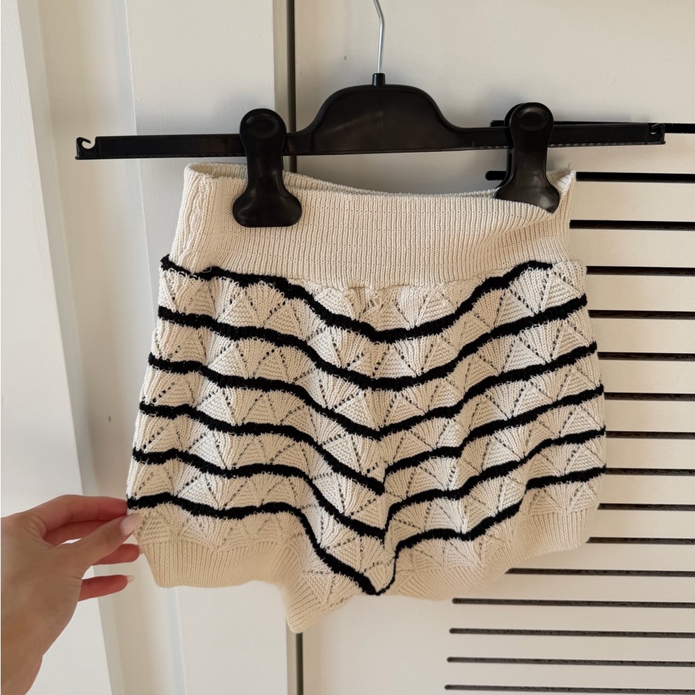 ZARA Knit Matching Set – Cream & Black Crochet Top + Shorts Co-Ord - Picture 4 of 6